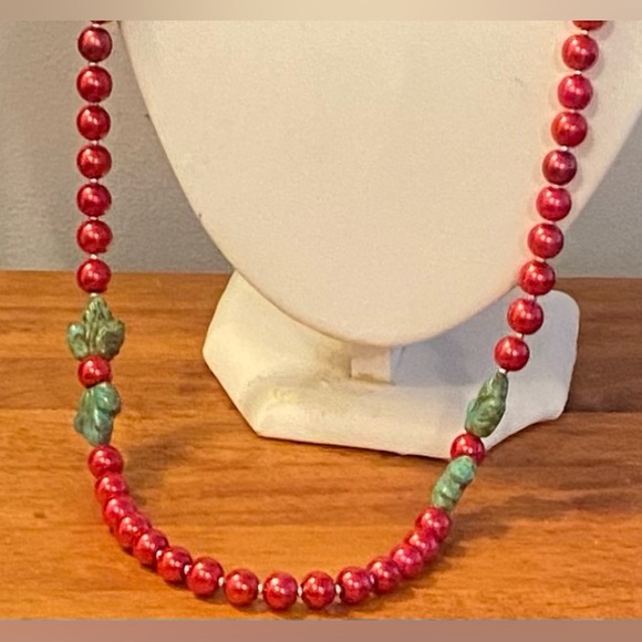 NEW necklace with Czech glass leaves (Christmas) - Picture 1 of 2